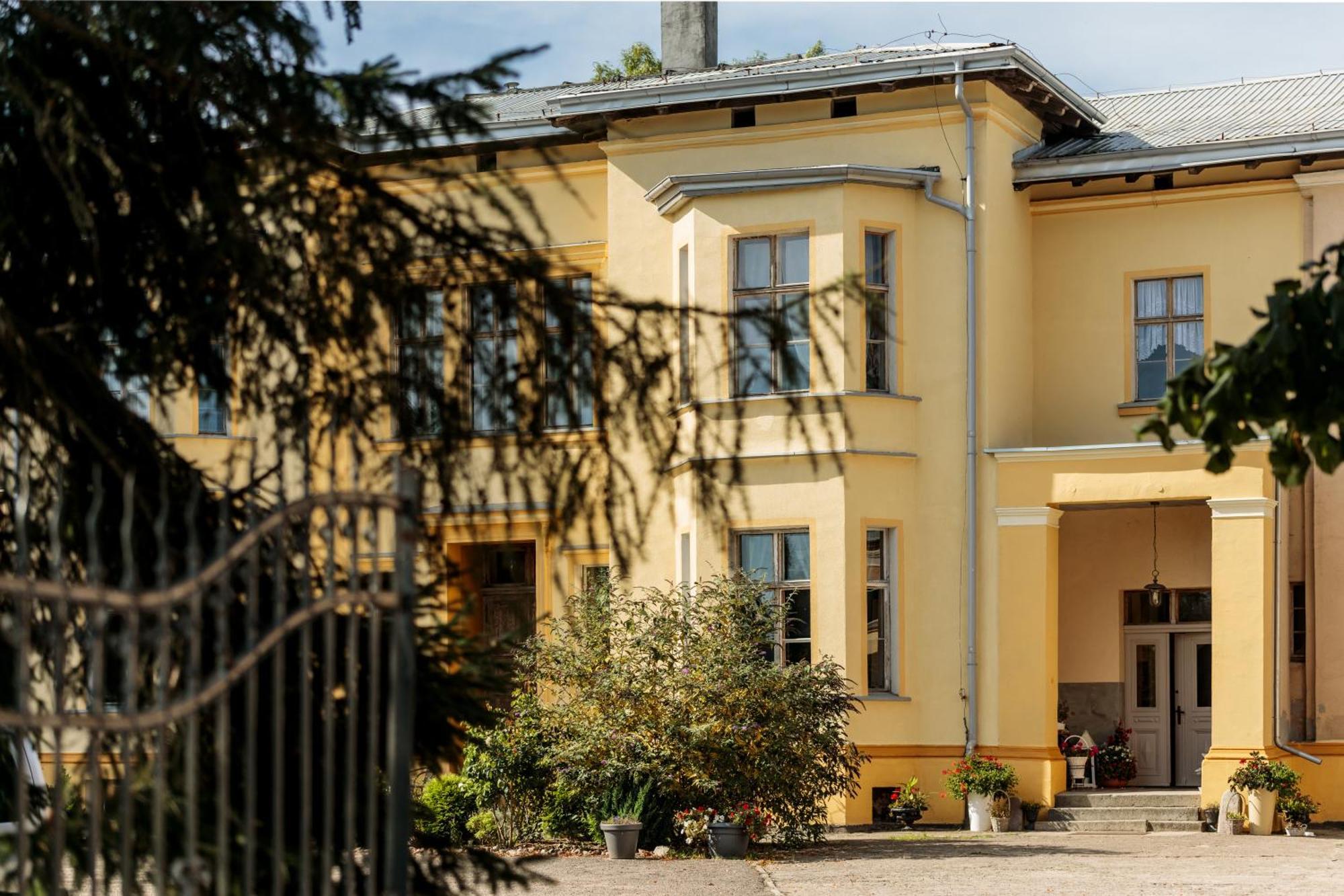 Palac Paprotno Karnice Exterior foto